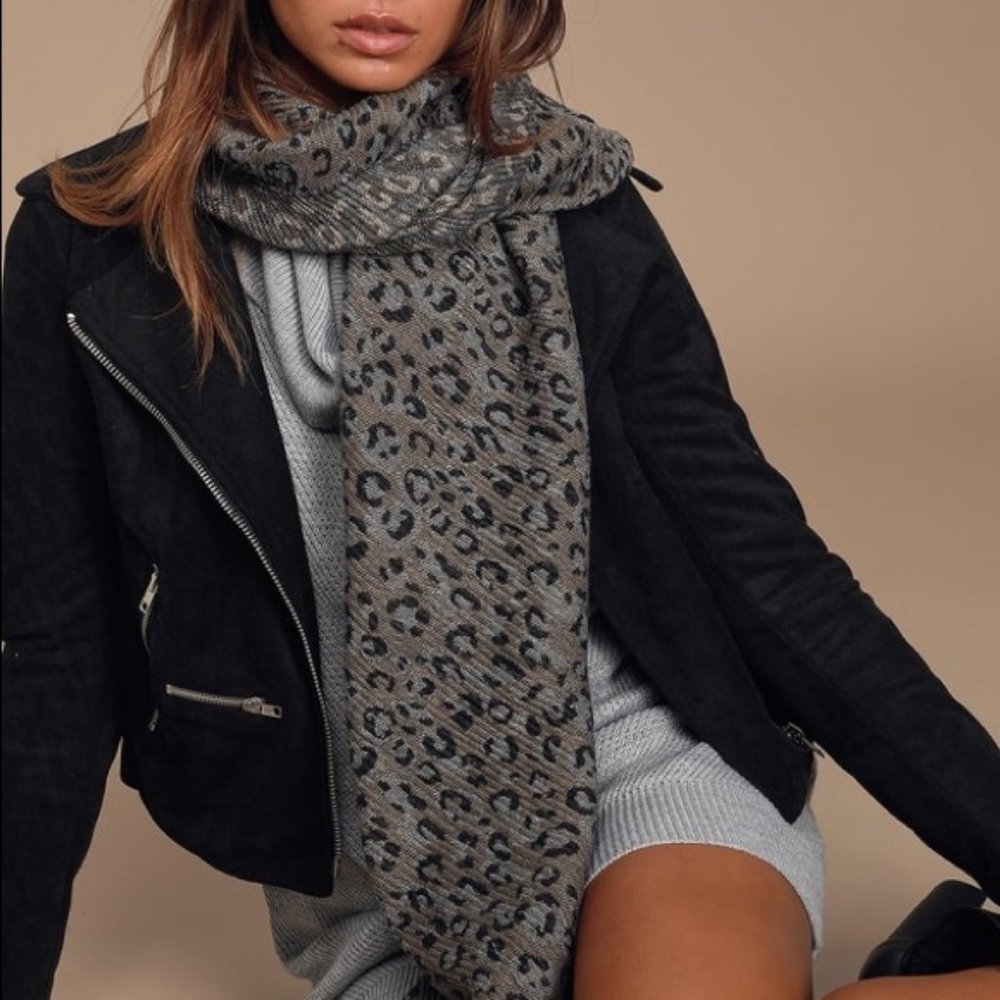 NWOT/Leopard Print Blanket Scarf